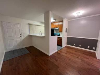 Main picture of 14615 Burbank Blvd