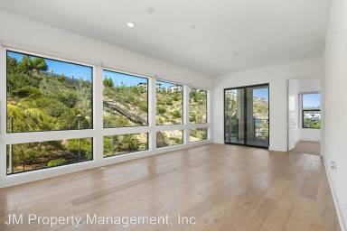 Main picture of 8635 Aspect Dr