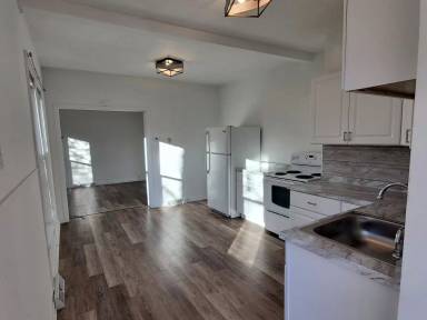 Main picture of 1005 E 7th St
