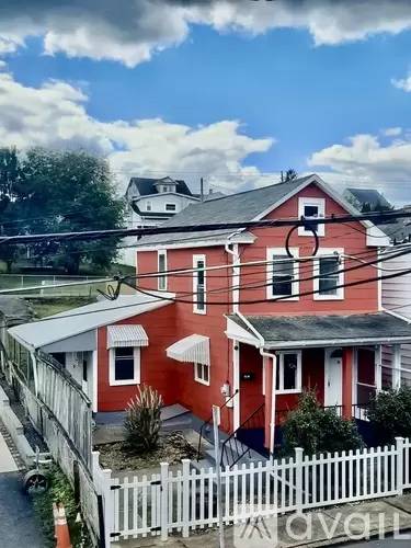 Main picture of 1012 W Willow St