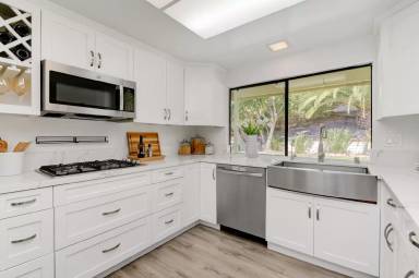 Main picture of 3408 Viewpoint Way