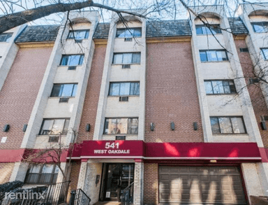 Main picture of 541 W Oakdale Ave