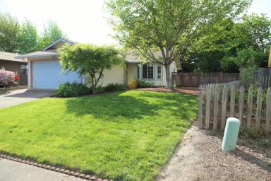 Main picture of 3358 SE Charlotte Pl