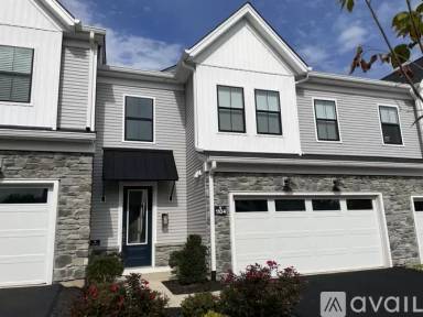 Main picture of 1104 Whipple Way