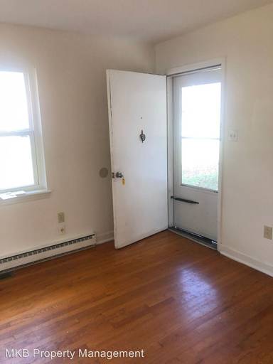 Main picture of 323 Cedar Ave