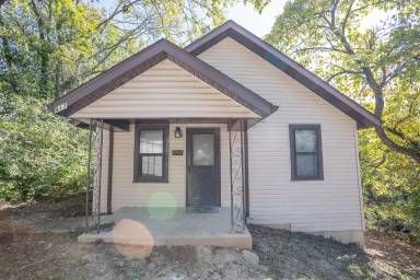 Main picture of 915 Harding St