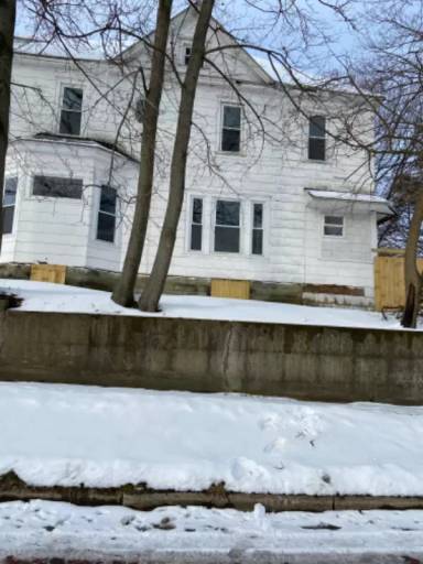 Main picture of 29 Center St