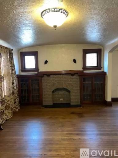Main picture of 923 S 75th St