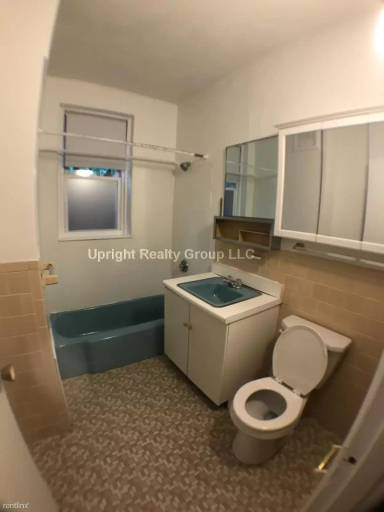 Main picture of 165 Kelton St