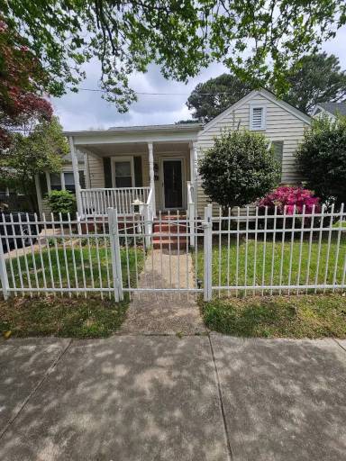 Main picture of 2904 Peronne Ave