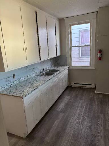 Main picture of 300 William St