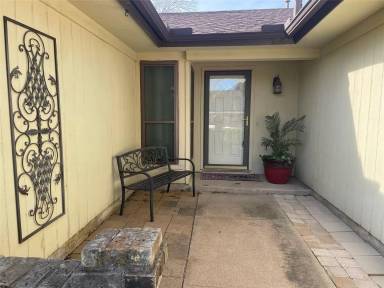 Main picture of 1900 Leighton Dr