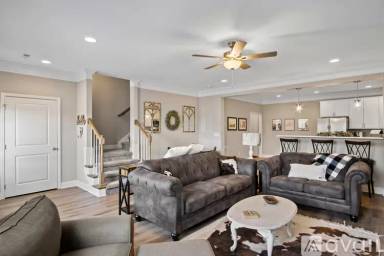 Main picture of 274 Broadberry Ave