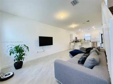 Main picture of 2832 SW 17th Ave
