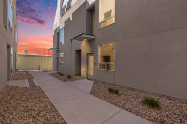 Main picture of 3959 Inca St