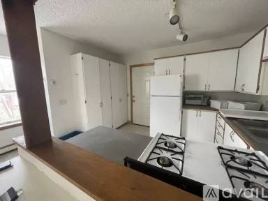Main picture of 1906 Chelton Ave W