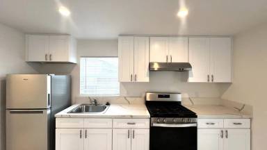 Main picture of 913 W 19th St