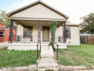 Main picture of 1208 N Oak Ave