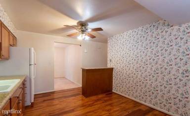 Main picture of 1023 W Willow Ln