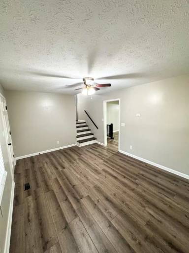 Main picture of 926 Carson Ln SW