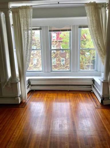 Main picture of 301 E 33rd St