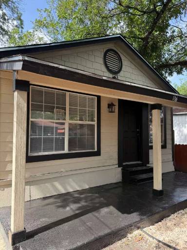 Main picture of 136 Persyn St