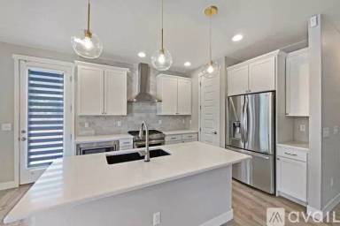 Main picture of 5600 Clay St