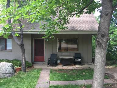 Main picture of 627 Pleasant St