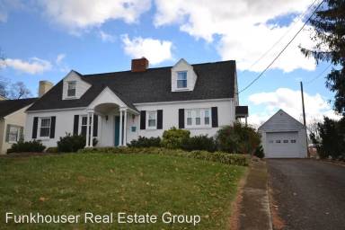 Main picture of 1220 Hillcrest Dr