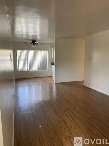 Main picture of 400 W Carson St