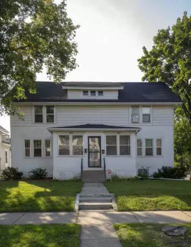 Main picture of 925 Russell Ave N