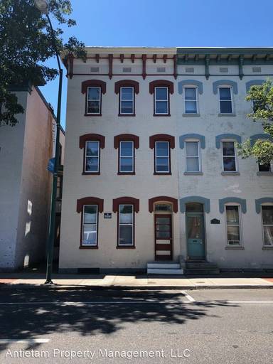 Main picture of 115 E Franklin St