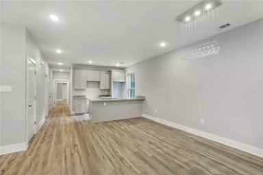 Main picture of 1026 Tricou St