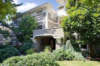 Main picture of 2345 NE Sandy Blvd