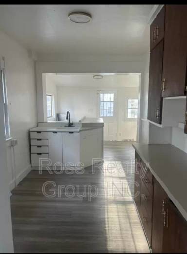 Main picture of 3591 Doyle St