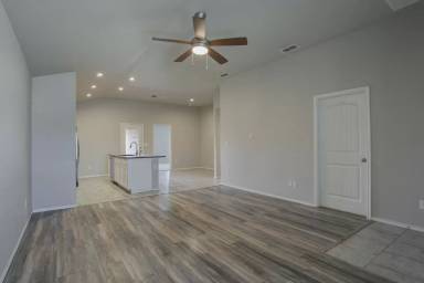 Main picture of 13308 Avenue V