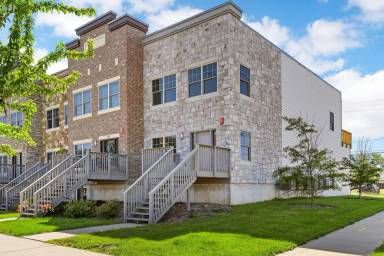 Main picture of 400 2nd St SW
