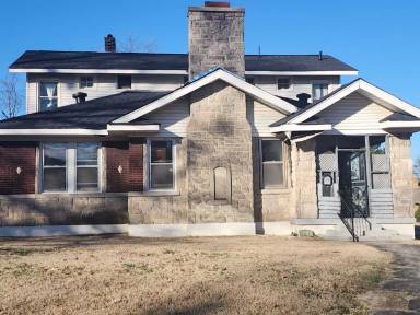 Main picture of 1760 Foster Ave