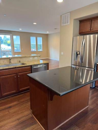 Main picture of 718 El Paseo Cir