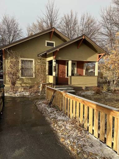 Main picture of 1015 E Logan St