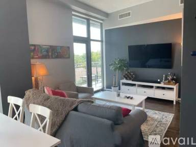 Main picture of 1000 W Leland Ave