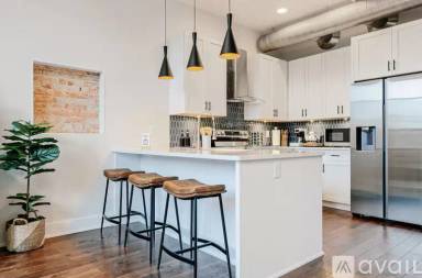 Main picture of 122 College St