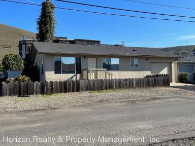 Main picture of 400 Mindoro St