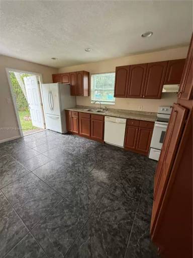 Main picture of 836 Bayberry Dr