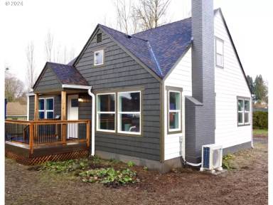 Main picture of 3712 NE 54th St
