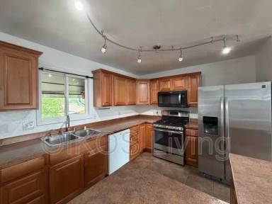 Main picture of 320 Thomas Cir