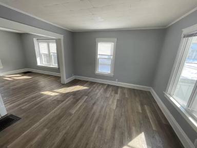 Main picture of 863 Oak St