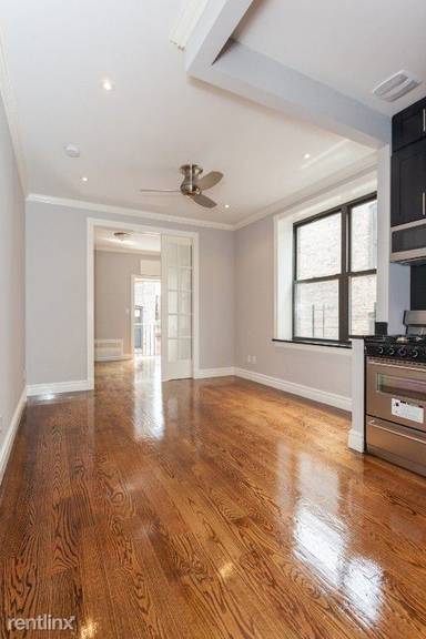 Main picture of 290 W 12th St