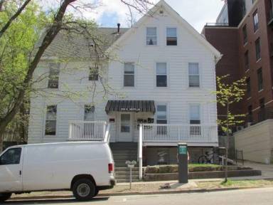 Main picture of 209 E Mifflin St