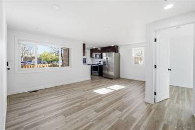 Main picture of 6813 Locust St